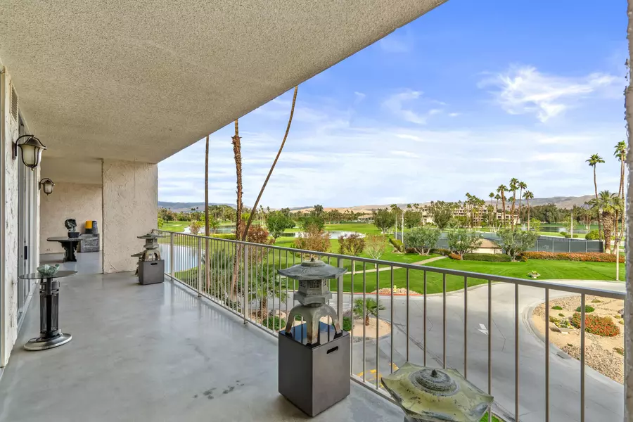 899 Island DR #304, Rancho Mirage, CA 92270