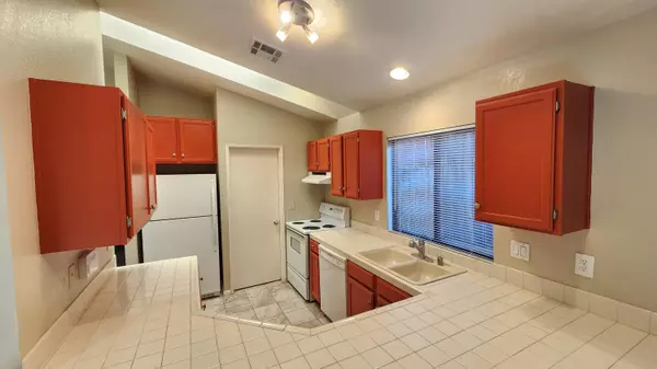 La Quinta, CA 92253,54845 Avenida Ramirez