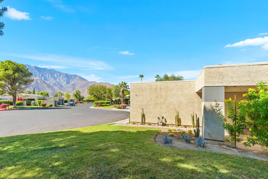 1280 Sunflower LN, Palm Springs, CA 92262