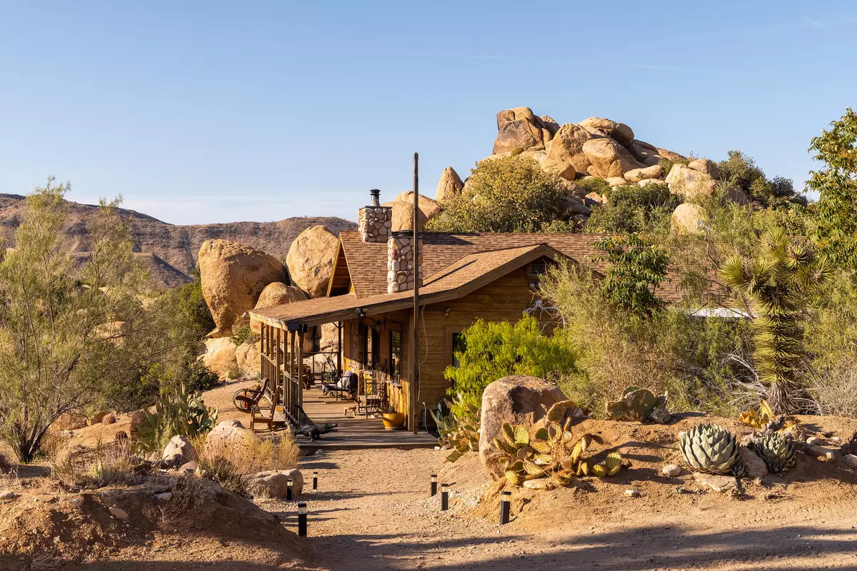 Pioneertown, CA 92268,52962 Easy ST