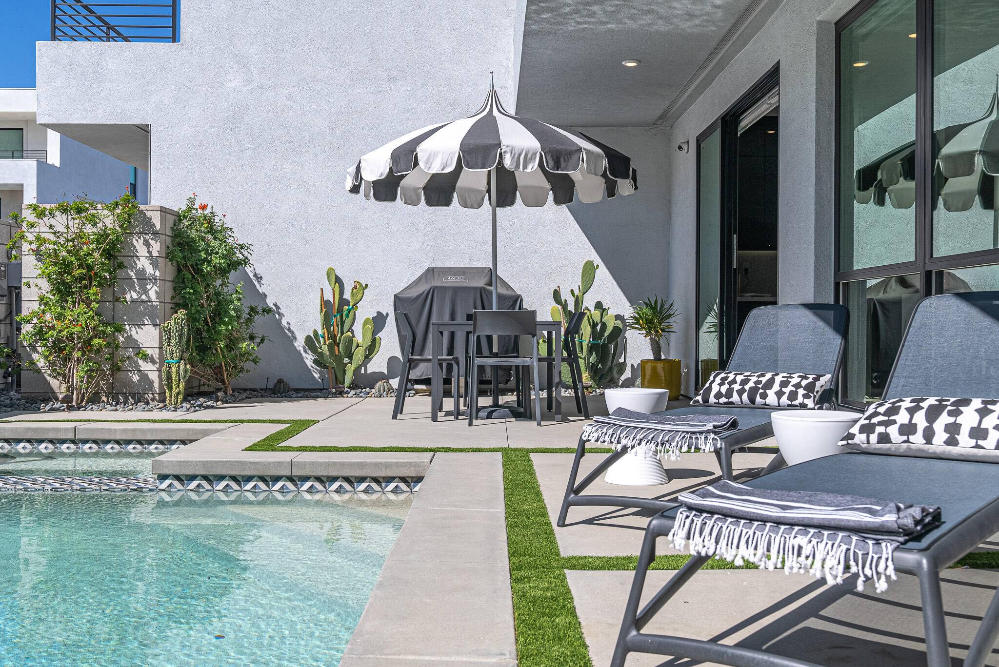 Palm Springs, CA 92264,907 Random RD