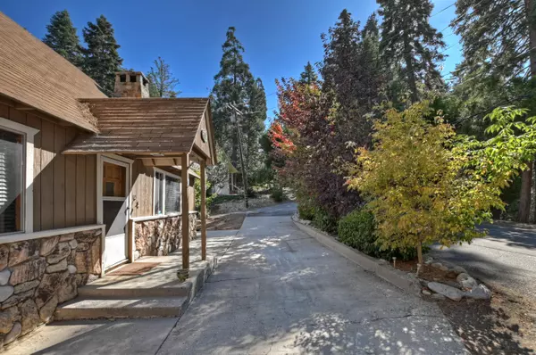 Lake Arrowhead, CA 92352,863 Oak RD