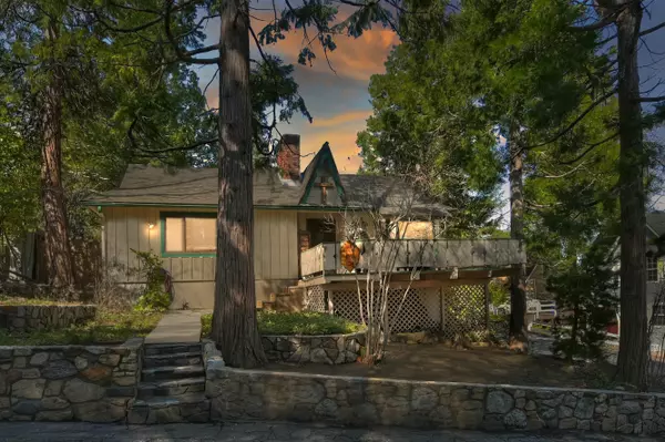 292 Heliotrope DR, Lake Arrowhead, CA 92352