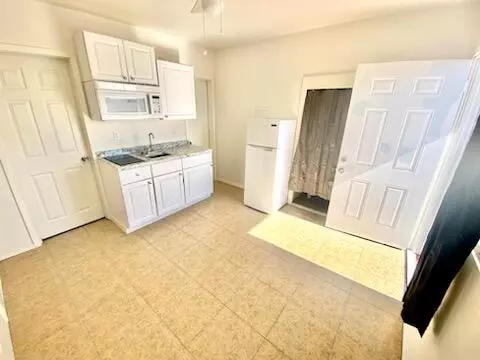 Desert Hot Springs, CA 92240,11316 Palm DR #5