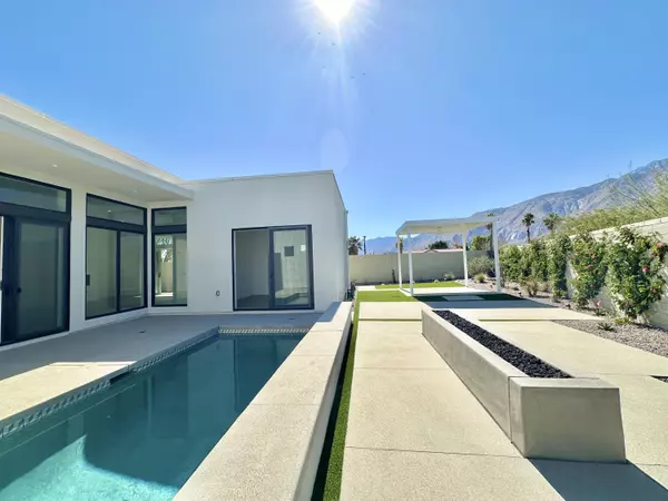 379 Fountain DR, Palm Springs, CA 92262