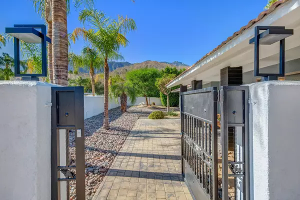 Palm Springs, CA 92264,690 E Sierra WAY