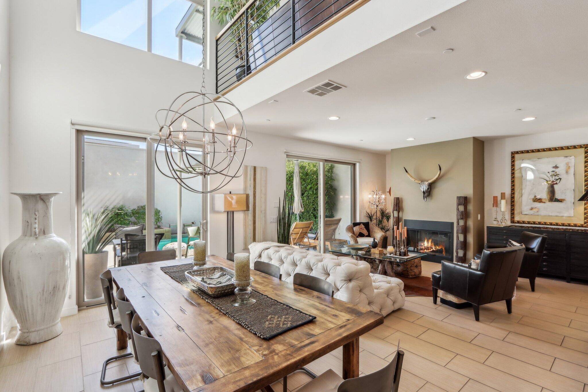 946 Oceo CIR, Palm Springs, CA 92264