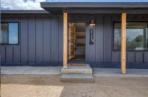 Joshua Tree, CA 92252,4726 Avenida La Flora Desierta