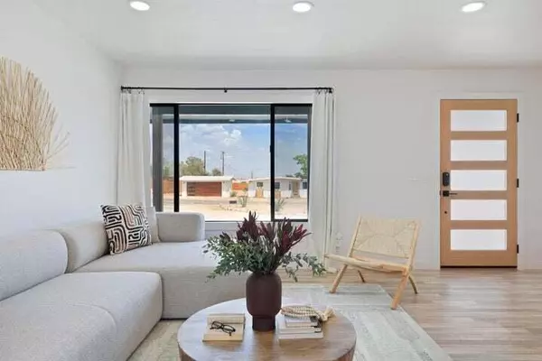 Joshua Tree, CA 92252,4726 Avenida La Flora Desierta