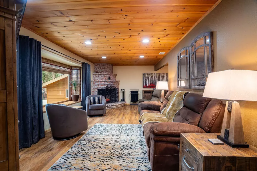 25169 Franklin DR, Idyllwild, CA 92549
