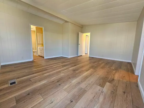 Thousand Palms, CA 92276,33195 Laura DR