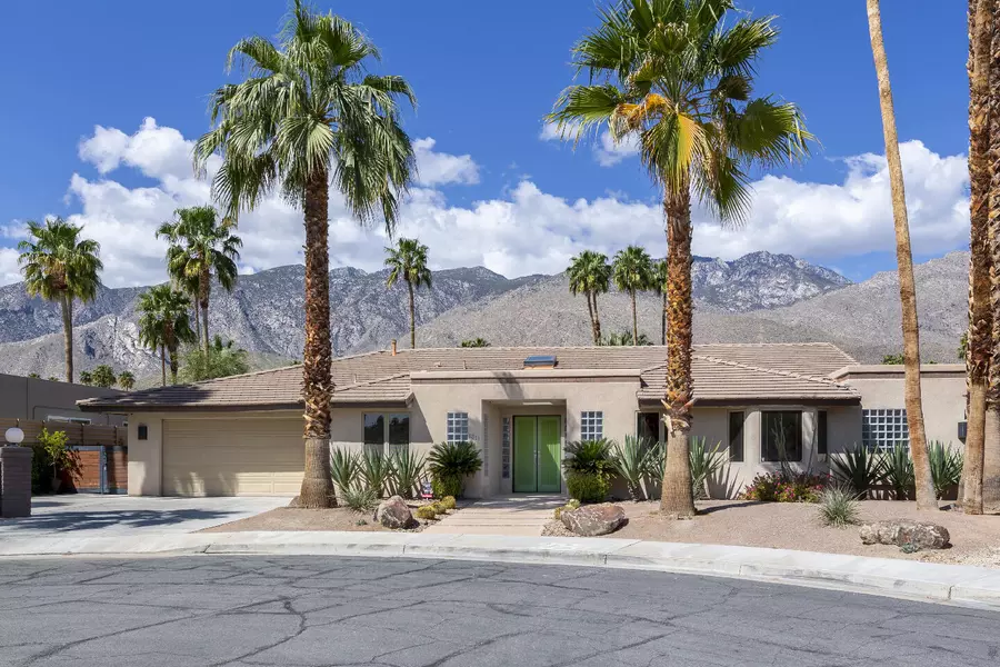 1311 Fuego CIR, Palm Springs, CA 92264