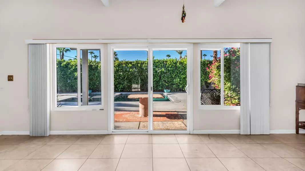 2272 N Starr RD, Palm Springs, CA 92262