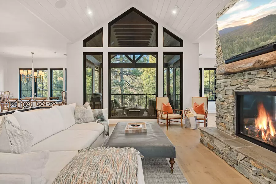 43595 Ridge Crest DR, Big Bear Lake, CA 92315