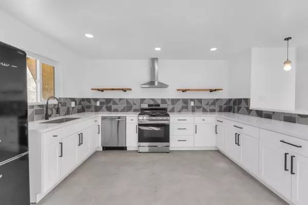 Joshua Tree, CA 92252,60711 Natoma TRL