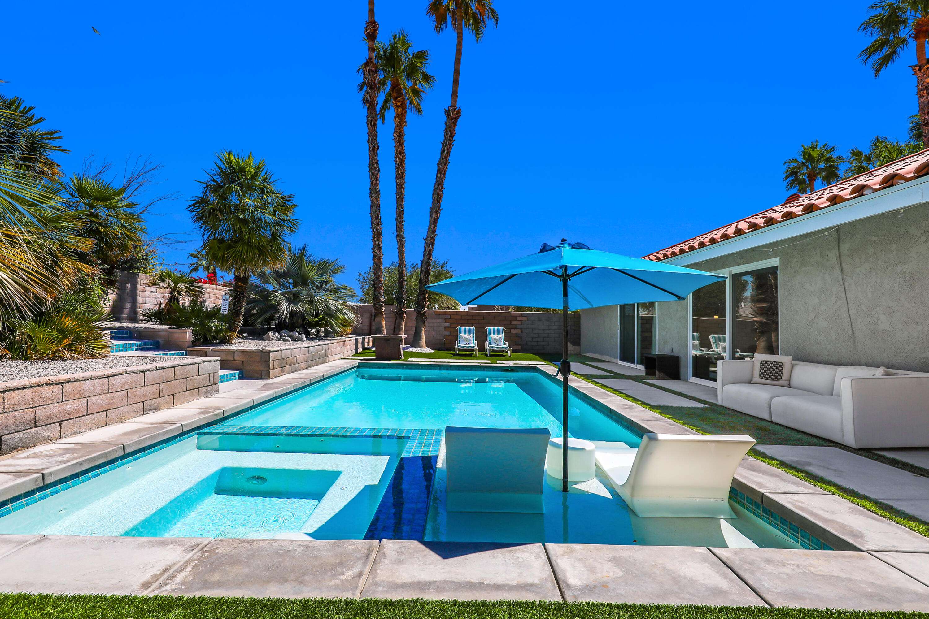 1494 E Gem CIR, Palm Springs, CA 92262