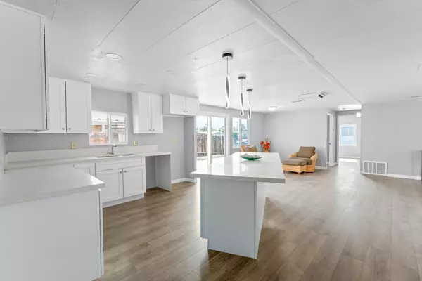 Thousand Palms, CA 92276,32406 Hopi CIR