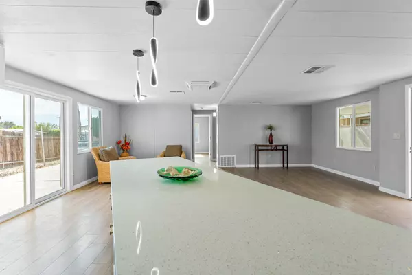 Thousand Palms, CA 92276,32406 Hopi CIR