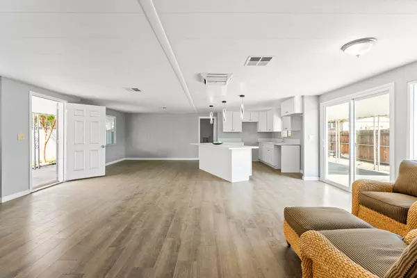 Thousand Palms, CA 92276,32406 Hopi CIR