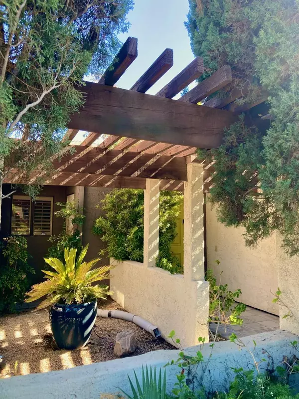 Palm Springs, CA 92262,1385 E Via Escuela