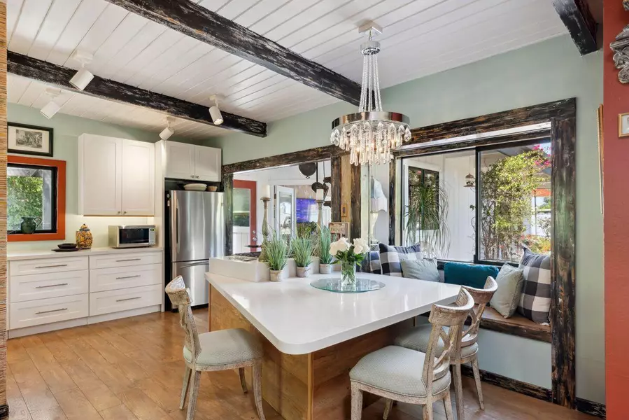 901 S Calle Tomas, Palm Springs, CA 92264