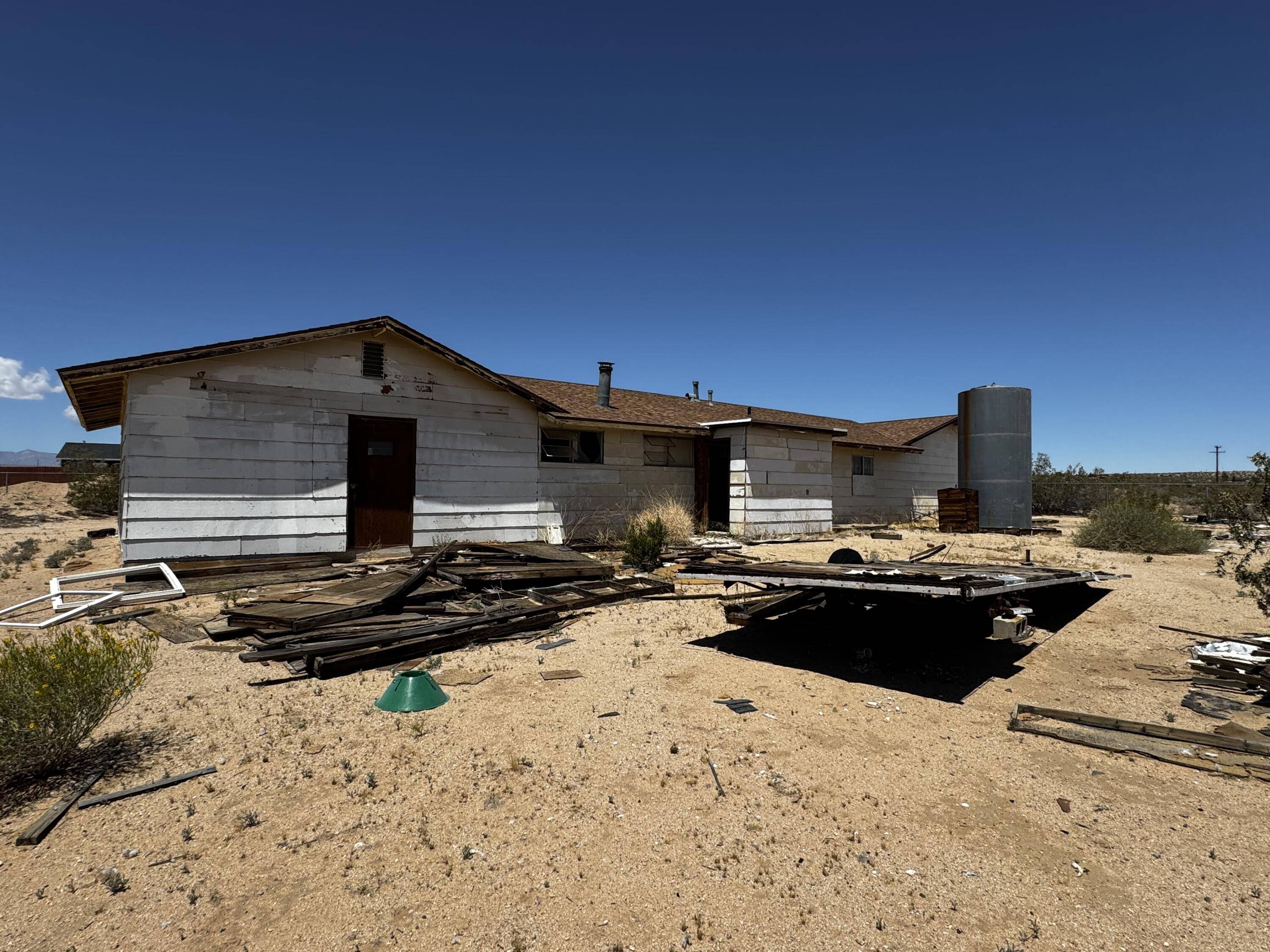 Joshua Tree, CA 92252,757 Mt Nebo RD