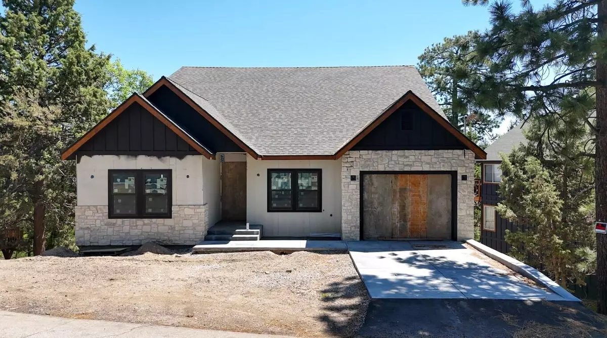 Big Bear City, CA 92314,736 Villa Grove AVE