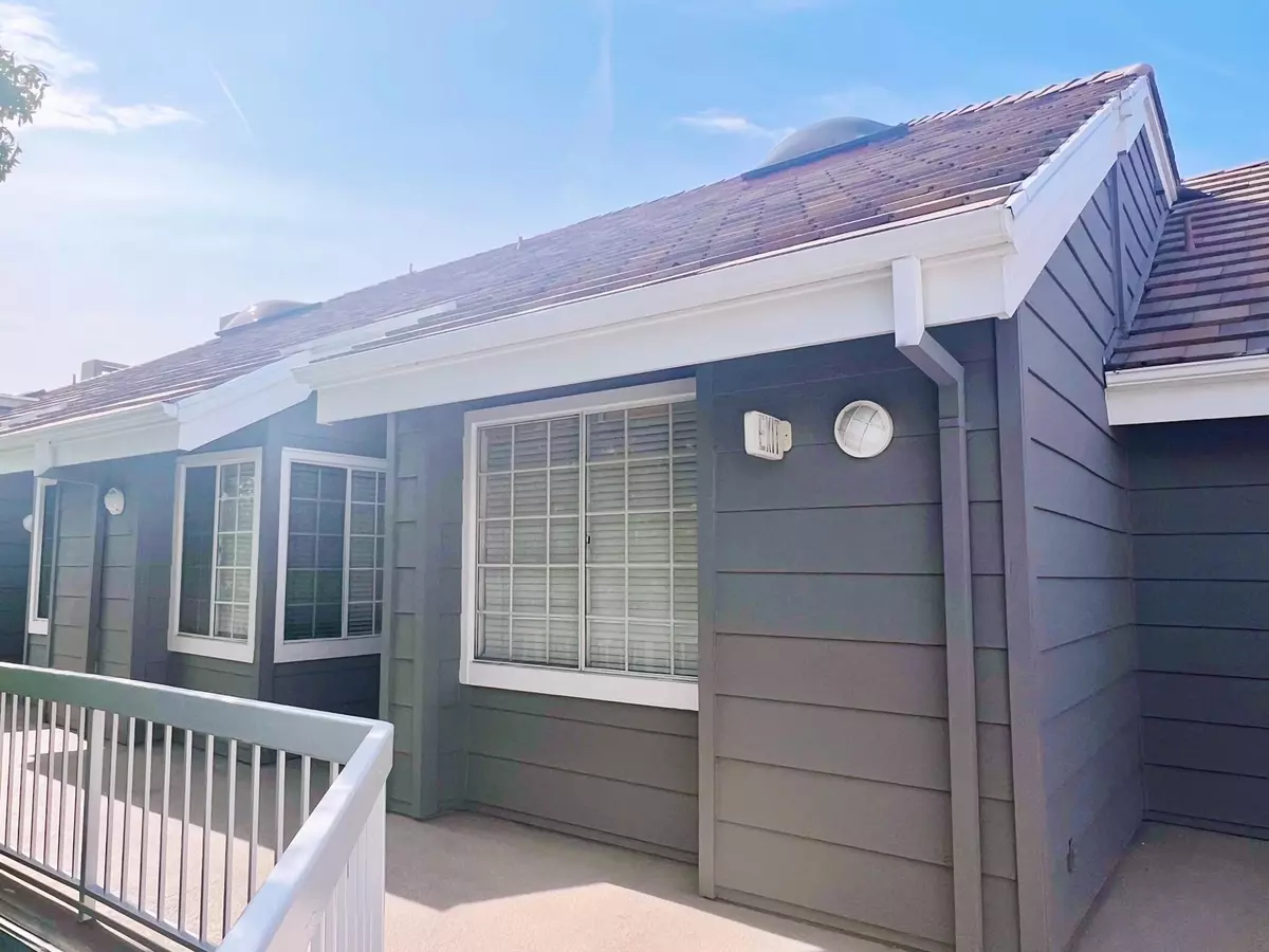 Huntington Beach, CA 92646,20371 Bluffside CIR #B404