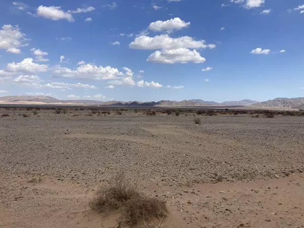 Joshua Tree, CA 92252,60600 Winters RD