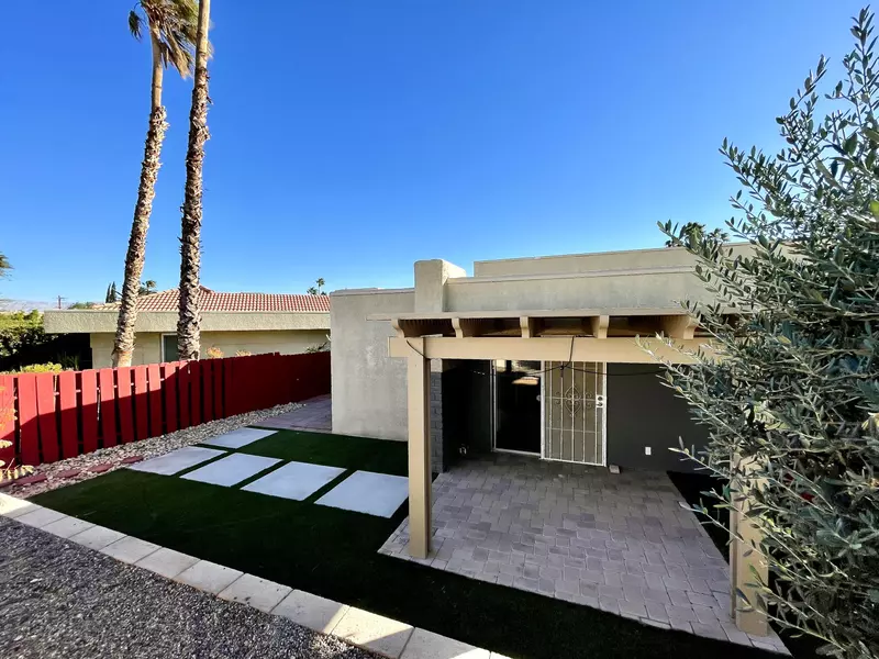 3067 Sunflower CIR, Palm Springs, CA 92262