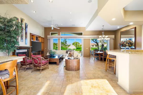428 Tomahawk DR, Palm Desert, CA 92211