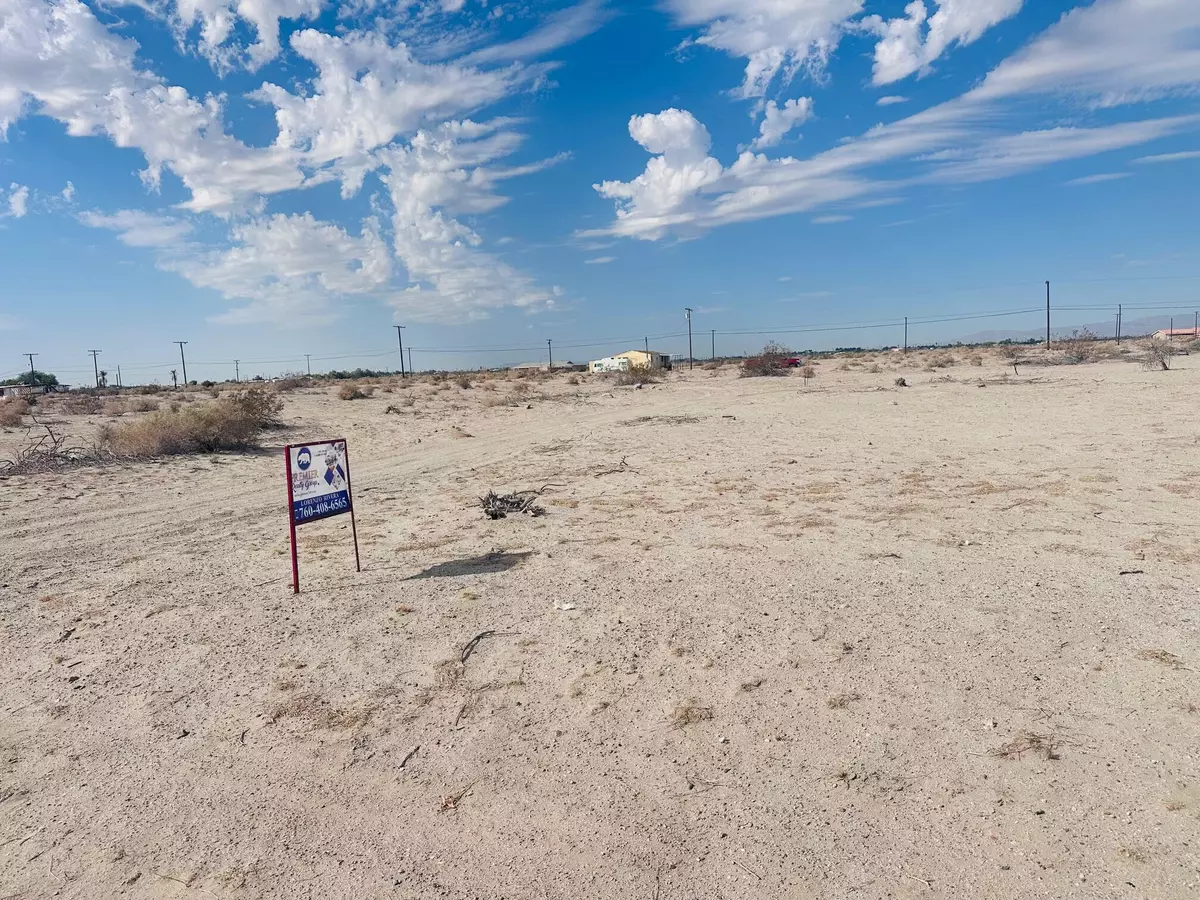 Thermal, CA 92274,1042 Treasure DR