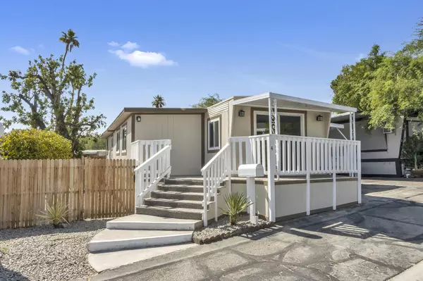4 Lazy B DR, Palm Desert, CA 92260