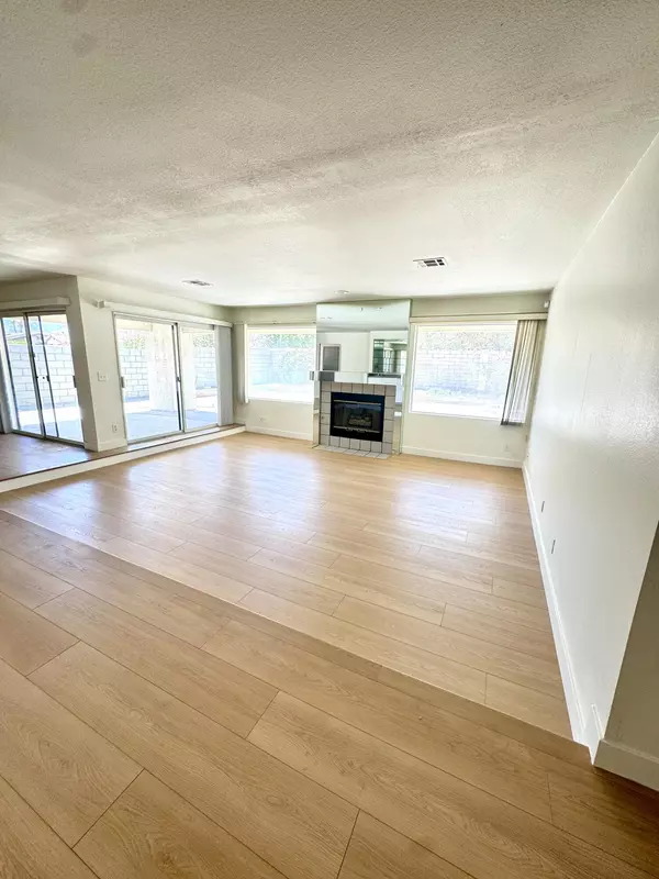 Cathedral City, CA 92234,27205 Avenida Quintana