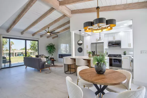 Palm Springs, CA 92262,842 N Calle De Pinos