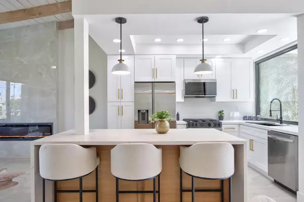 Palm Springs, CA 92262,842 N Calle De Pinos