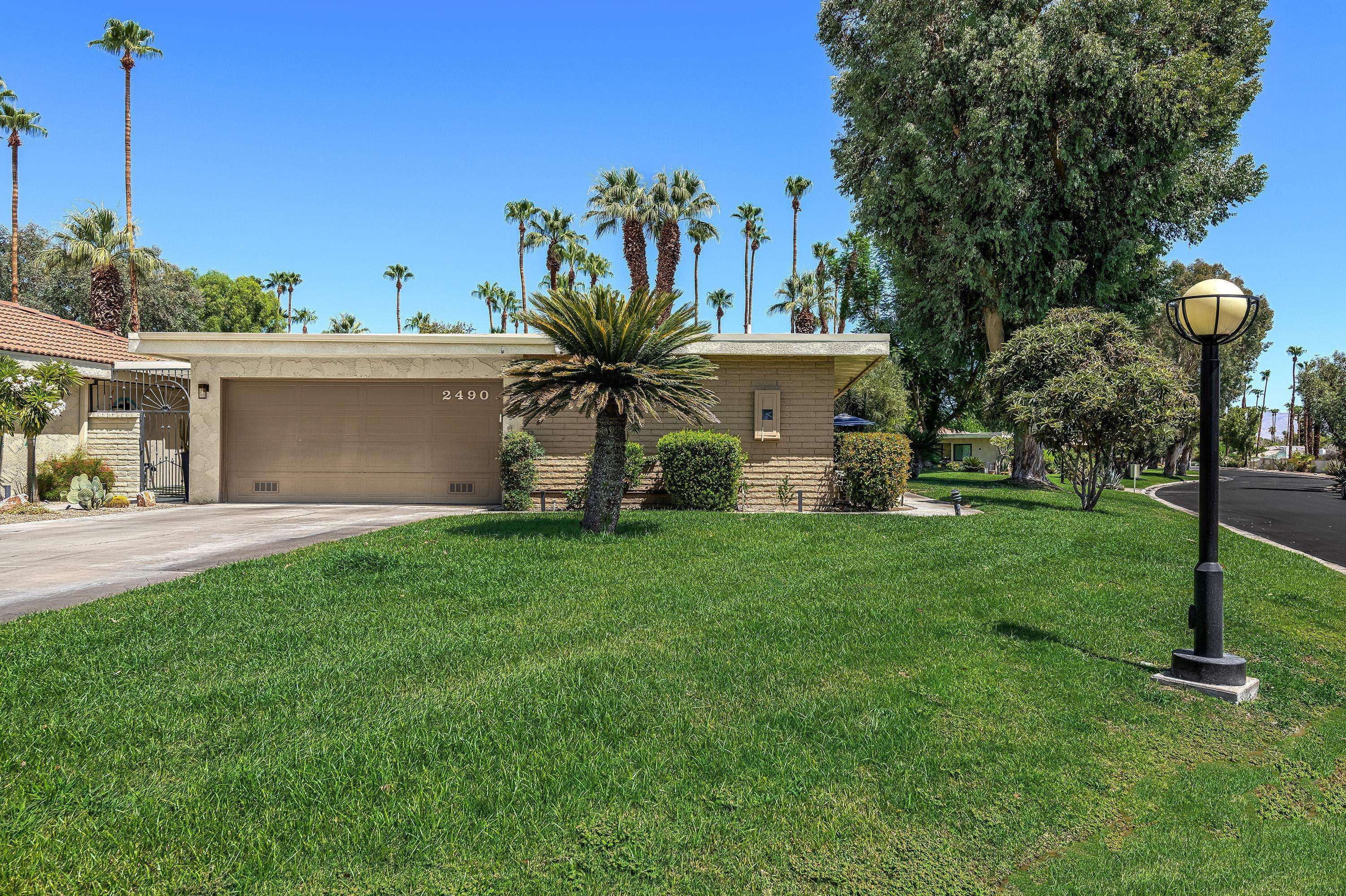 2490 Oakcrest DR, Palm Springs, CA 92264