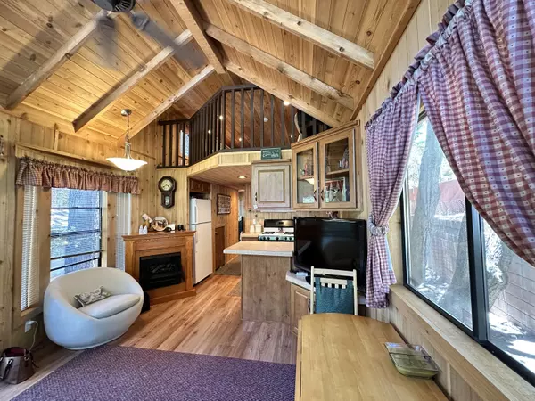 Idyllwild, CA 92549,52901 Pine Cove RD #42