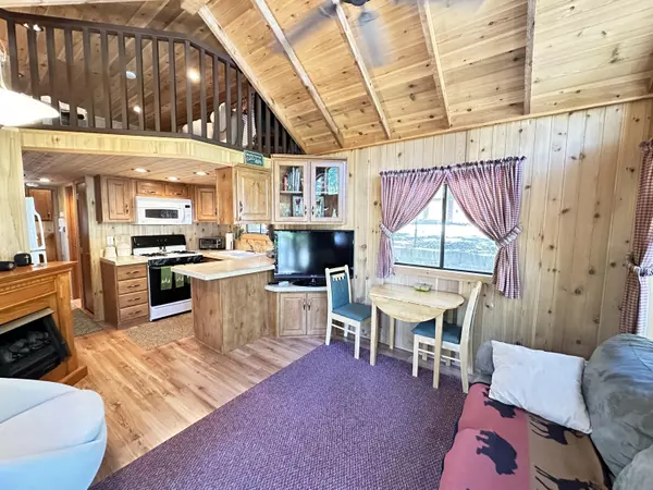 Idyllwild, CA 92549,52901 Pine Cove RD #42