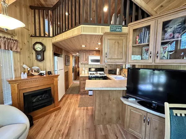 Idyllwild, CA 92549,52901 Pine Cove RD #42