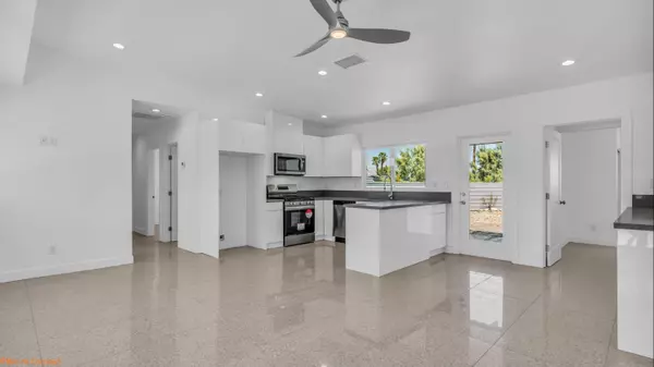 567 W Sunview AVE, Palm Springs, CA 92262