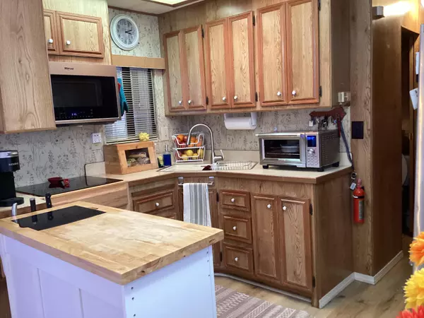 Cathedral City, CA 92234,69801 Ramon RD #27