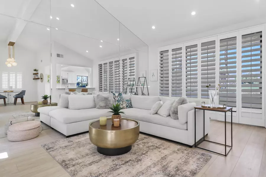 31 Blue River DR, Palm Desert, CA 92211