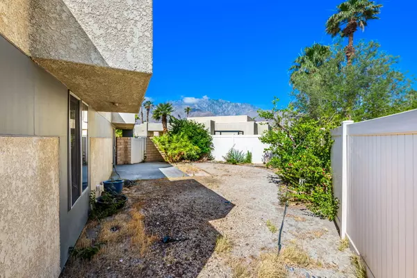Palm Springs, CA 92262,3028 Sunflower CIR