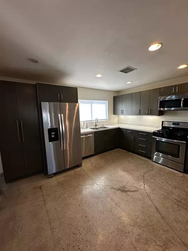 Palm Springs, CA 92262,2353 E Powell RD