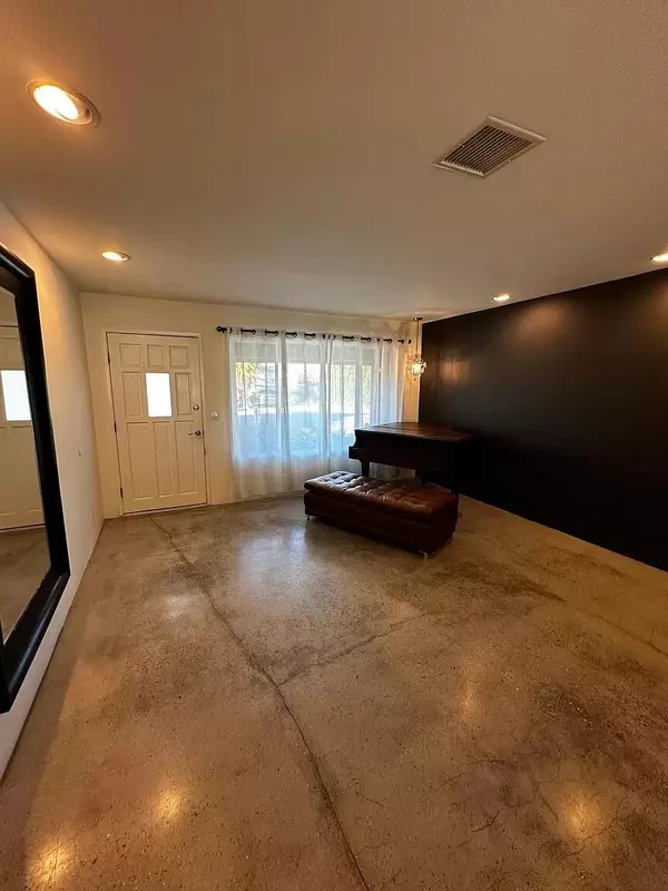 Palm Springs, CA 92262,2353 E Powell RD