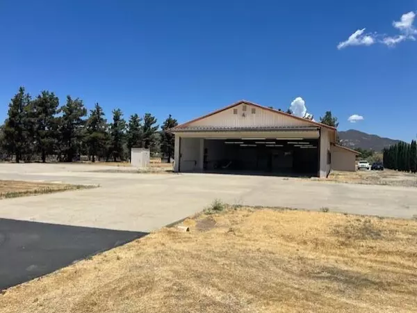 Aguanga, CA 92536,49275 Flightline WAY