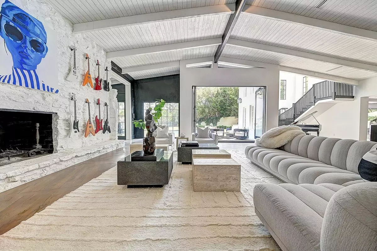 Beverly Hills, CA 90210,1100 Pine DR