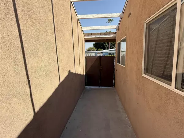 Palm Desert, CA 92260,74515 Leslie AVE