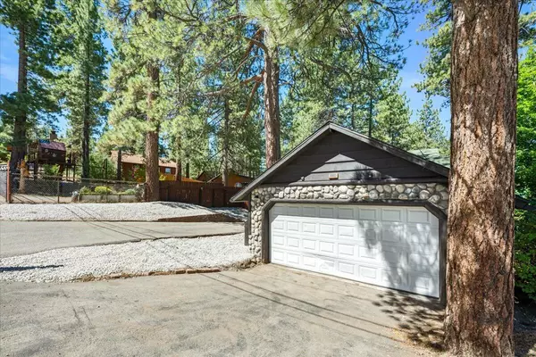 Big Bear Lake, CA 92315,39965 Hillcrest DR